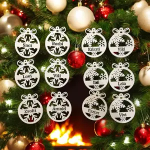 Neves karácsonyfadísz hópehely mintával